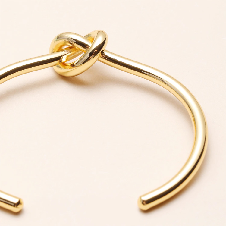 Conclusion The high-end brand Celi style Instagram has a simple and cool temperament, and is popular among netizens. It is a pure copper plated 18K gold knotted bracelet for women